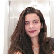 Professeur donne cours de soutien aux élèves de collège et lycée